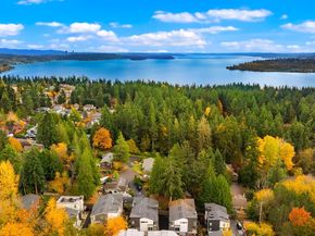 7829 NE 121st Lane A, Kirkland WA 98034