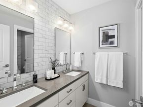7829 NE 121st Lane A, Kirkland WA 98034
