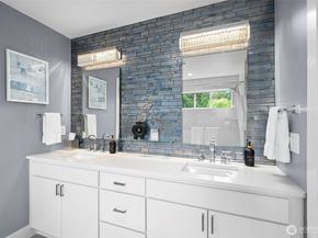 7829 NE 121st Lane A, Kirkland WA 98034
