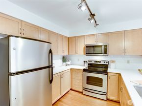 827 Hiawatha Place S 308, Seattle WA 98144