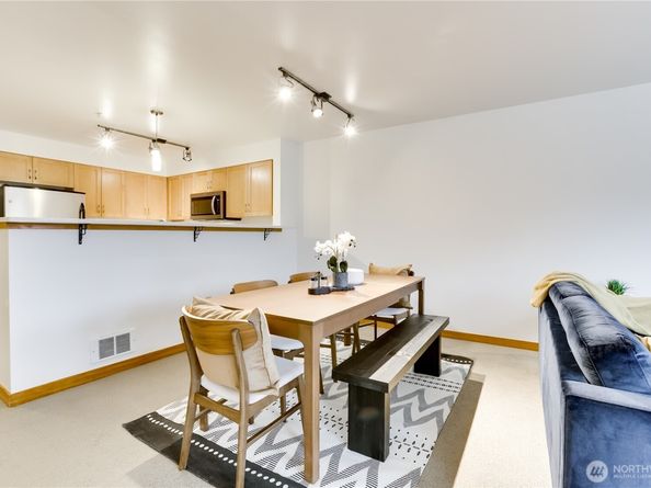 827 Hiawatha Place S 308, Seattle WA 98144