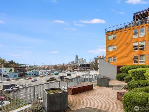 827 Hiawatha Place S 308, Seattle WA 98144