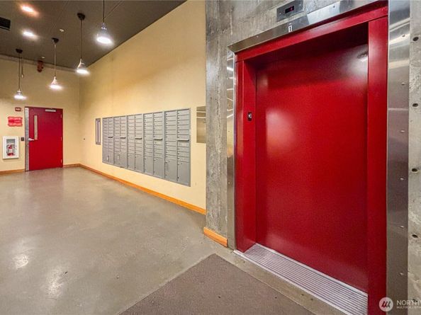 827 Hiawatha Place S 308, Seattle WA 98144