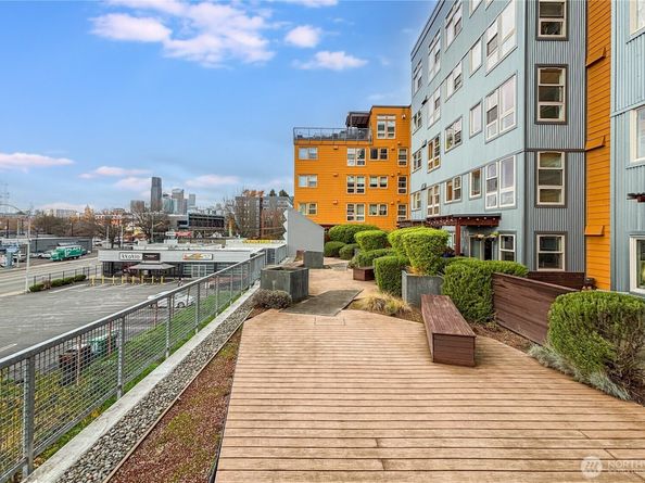 827 Hiawatha Place S 308, Seattle WA 98144