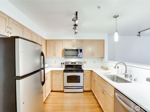 827 Hiawatha Place S 308, Seattle WA 98144