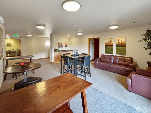 827 Hiawatha Place S 308, Seattle WA 98144