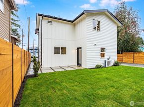 12531 25th Avenue NE Unit C, Seattle WA 98125