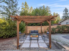 1424 150th Avenue SE, Bellevue WA 98007