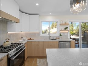 1424 150th Avenue SE, Bellevue WA 98007