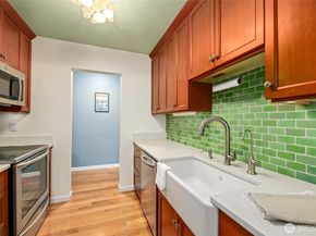 2858 32nd Avenue W 102, Seattle WA 98199