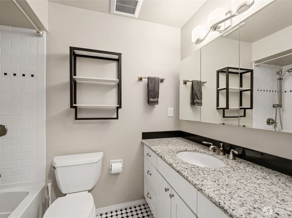 2858 32nd Avenue W 102, Seattle WA 98199