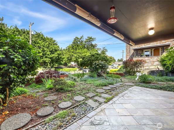 2858 32nd Avenue W 102, Seattle WA 98199
