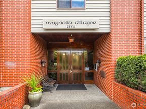 2858 32nd Avenue W 102, Seattle WA 98199