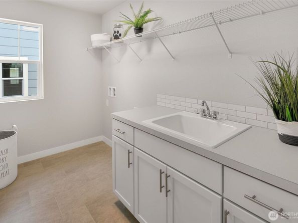 563 SW 97th Street 76, Seattle WA 98106
