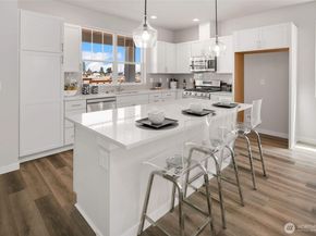 563 SW 97th Street 76, Seattle WA 98106