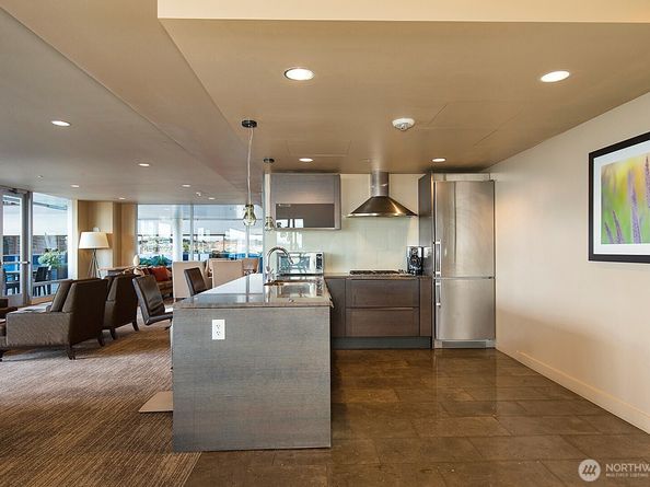 737 Olive Way 2704, Seattle WA 98101