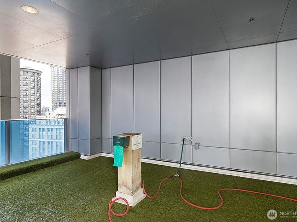 737 Olive Way 2704, Seattle WA 98101