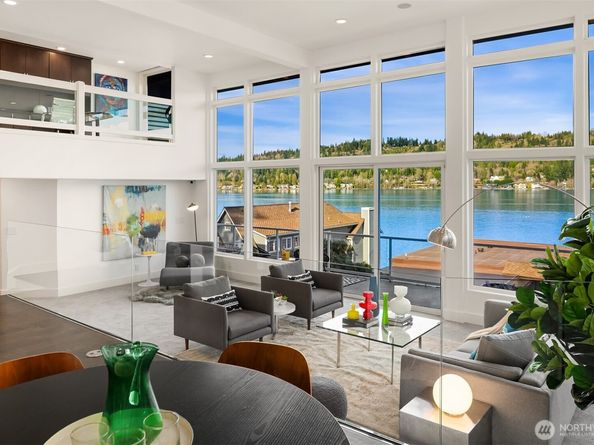 2452 W Lake Sammamish Parkway NE, Redmond WA 98052