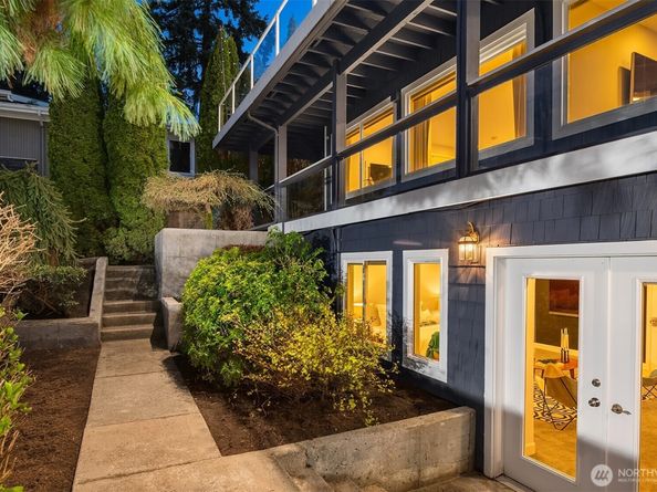 2452 W Lake Sammamish Parkway NE, Redmond WA 98052