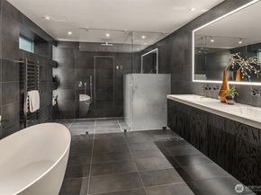 2452 W Lake Sammamish Parkway NE, Redmond WA 98052