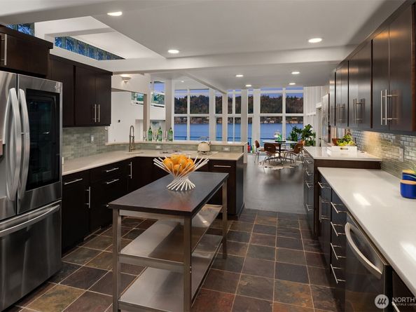 2452 W Lake Sammamish Parkway NE, Redmond WA 98052