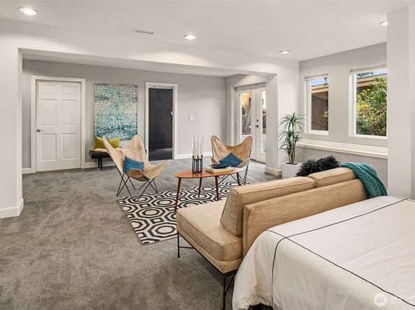 2452 W Lake Sammamish Parkway NE, Redmond WA 98052
