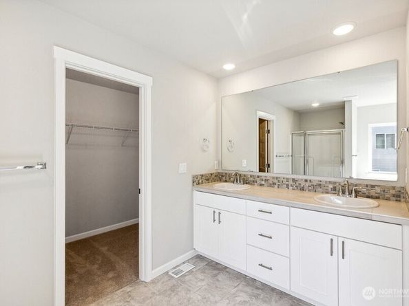 27027 30th Place S 19, Kent WA 98032