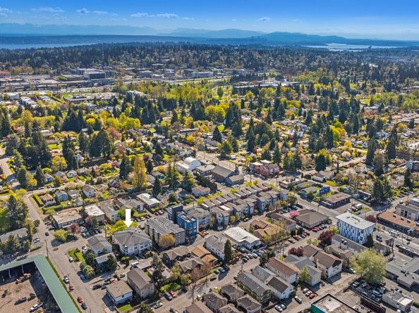 10549 Stone Avenue N 301, Seattle WA 98133
