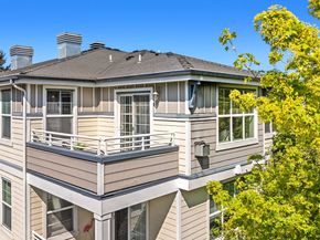 10549 Stone Avenue N 301, Seattle WA 98133
