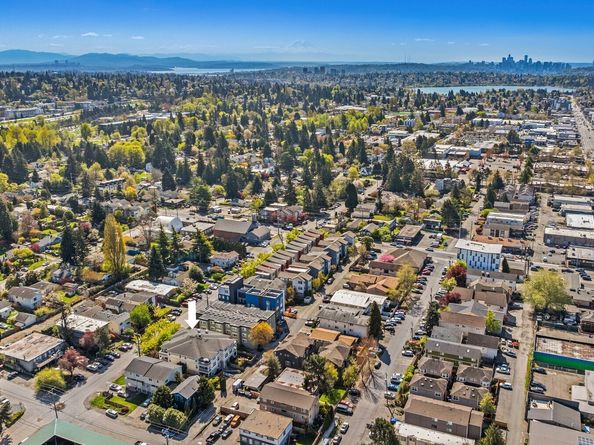 10549 Stone Avenue N 301, Seattle WA 98133