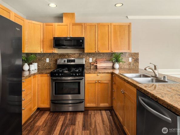 10549 Stone Avenue N 301, Seattle WA 98133