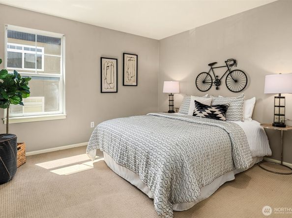 10549 Stone Avenue N 301, Seattle WA 98133