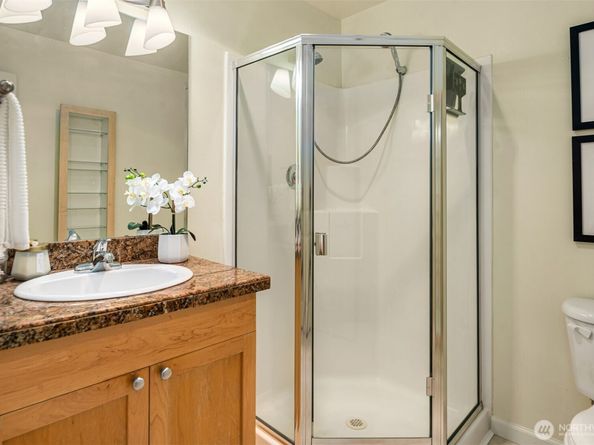 10549 Stone Avenue N 301, Seattle WA 98133