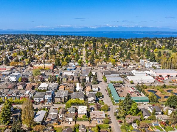 10549 Stone Avenue N 301, Seattle WA 98133
