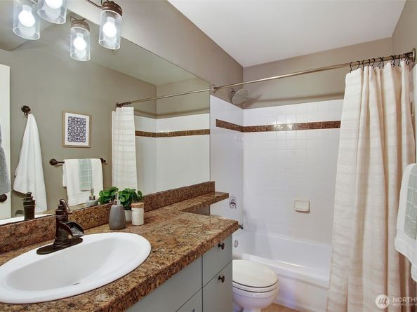 10549 Stone Avenue N 103, Seattle WA 98133