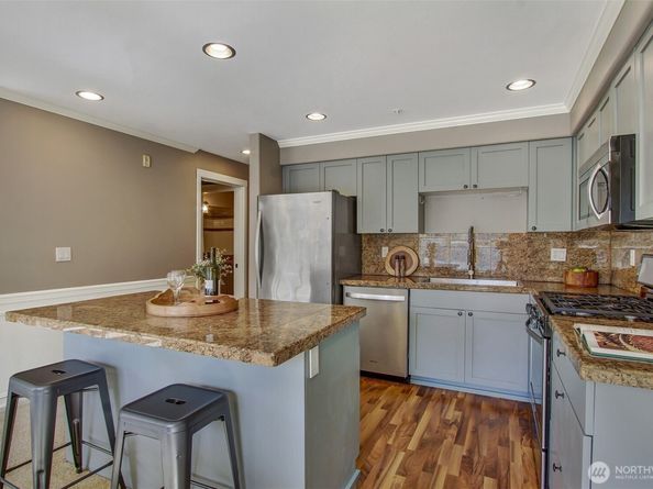 10549 Stone Avenue N 103, Seattle WA 98133