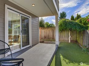 10549 Stone Avenue N 103, Seattle WA 98133