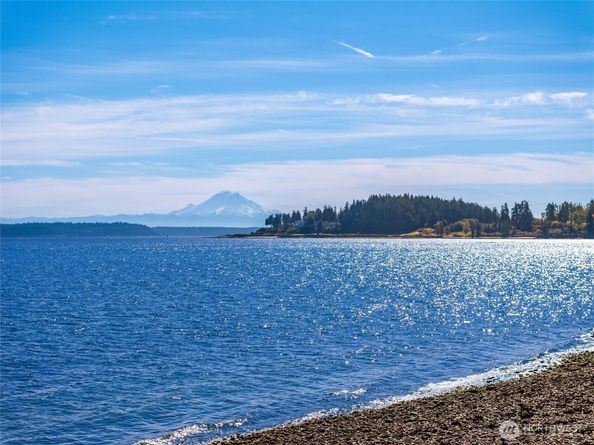 4452 Rockaway Beach Road NE, Bainbridge Island WA 98110