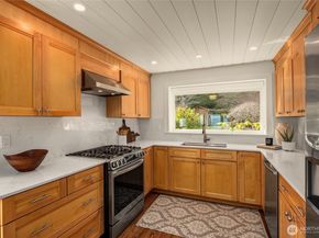 4452 Rockaway Beach Road NE, Bainbridge Island WA 98110
