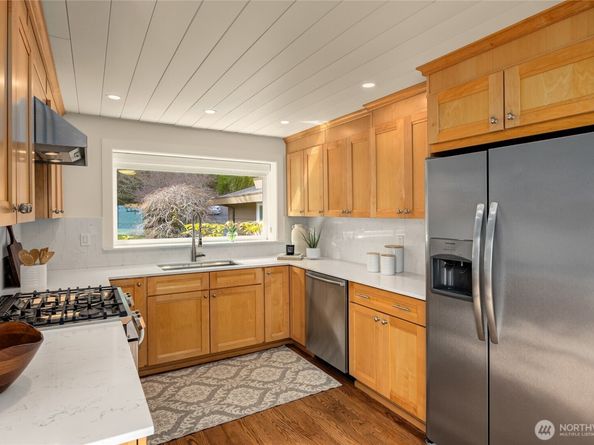 4452 Rockaway Beach Road NE, Bainbridge Island WA 98110