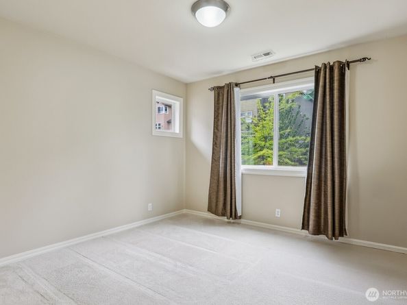 721 Lingering Pine Drive NW, Issaquah WA 98027