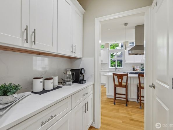 721 Lingering Pine Drive NW, Issaquah WA 98027