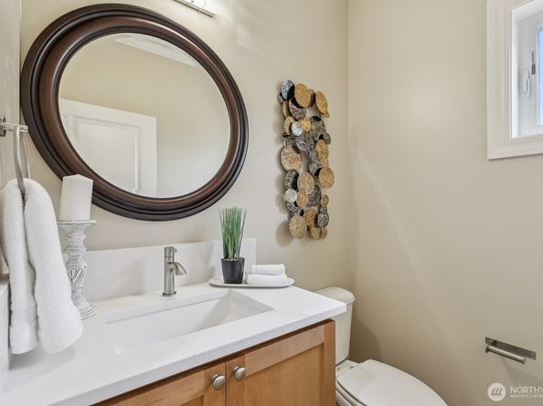 721 Lingering Pine Drive NW, Issaquah WA 98027