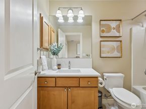 721 Lingering Pine Drive NW, Issaquah WA 98027