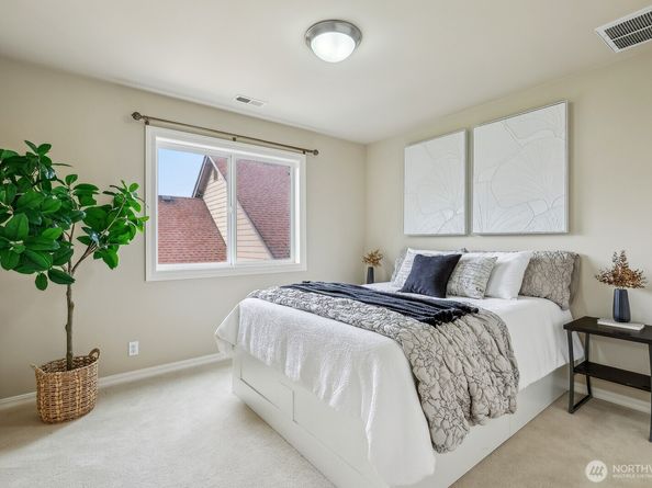 721 Lingering Pine Drive NW, Issaquah WA 98027