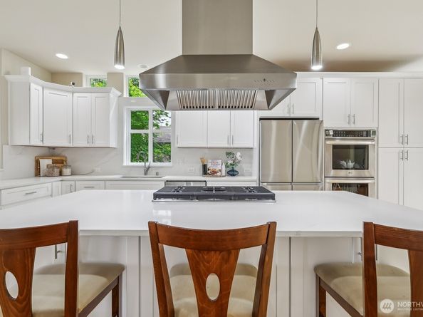 721 Lingering Pine Drive NW, Issaquah WA 98027