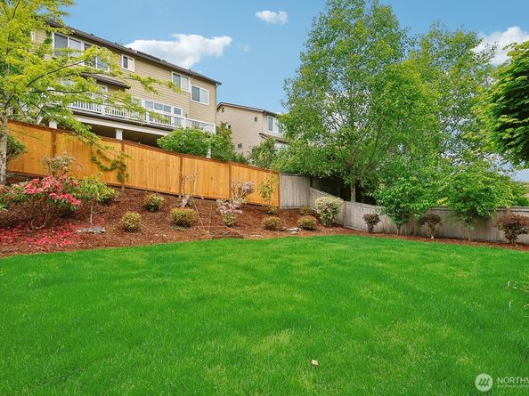 721 Lingering Pine Drive NW, Issaquah WA 98027