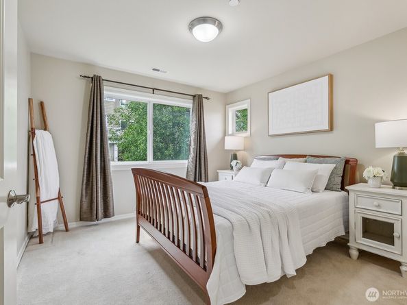 721 Lingering Pine Drive NW, Issaquah WA 98027