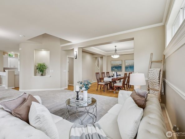 721 Lingering Pine Drive NW, Issaquah WA 98027