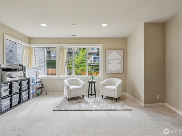 721 Lingering Pine Drive NW, Issaquah WA 98027
